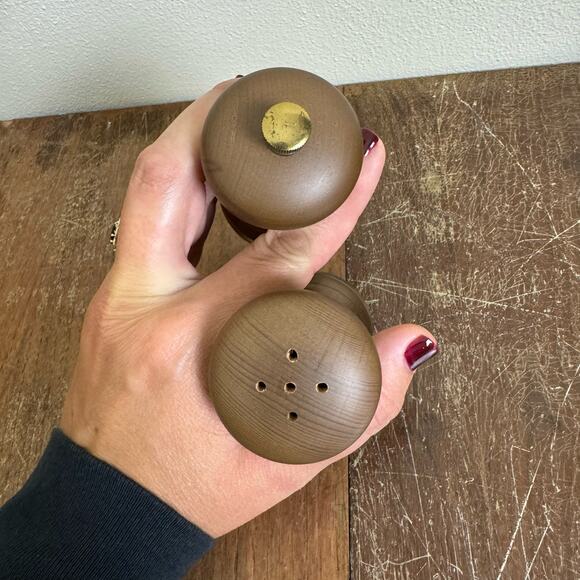 Nasco Japan Wooden MCM Vintage Salt Shaker and Pepper Grinder Set - Picture 5 of 9